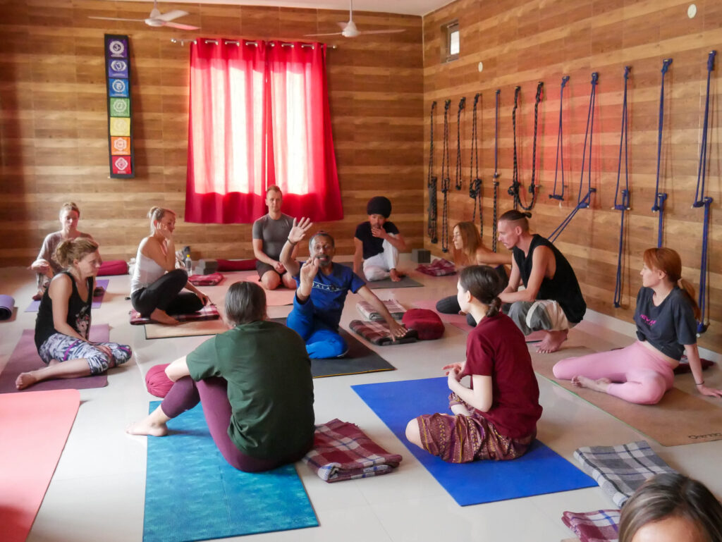 200 hour teacher training rishikesh